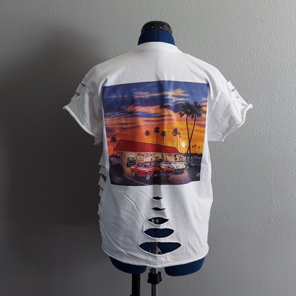 IN-N-OUT Burger California Destroyed Distressed T-Shirt Large